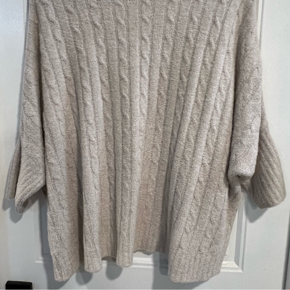 Barefoot Dreams Cream Colored CozyChic Lite Cable Shrug. Size S/M. - Picture 9 of 13